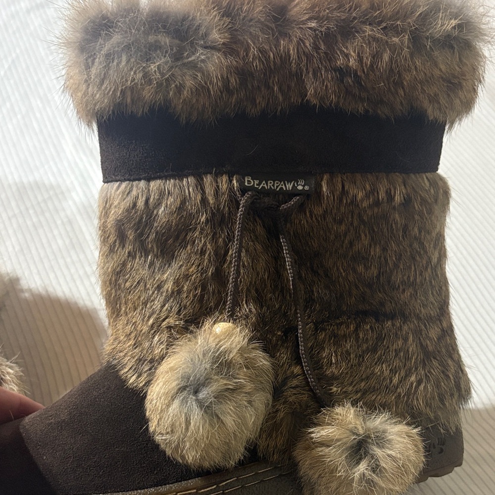 Retro BearPaw Tama Women’s Winter Chocolate Suede and Rabbit Fur Boots - Picture 6 of 9